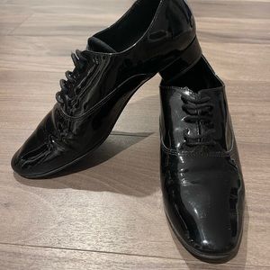 Patent leather shoes. Size EU 37 (US 6.5), purchased in France, worn few times.